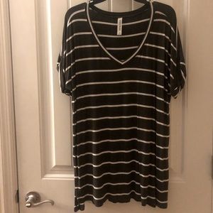 Zenana Preimum V-Neck Tee